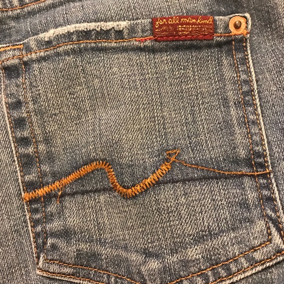 7 For All Mankind Low Waist Medium Blue Wash Bootcut Leg Jeans Size 28 EUC - Picture 5 of 6